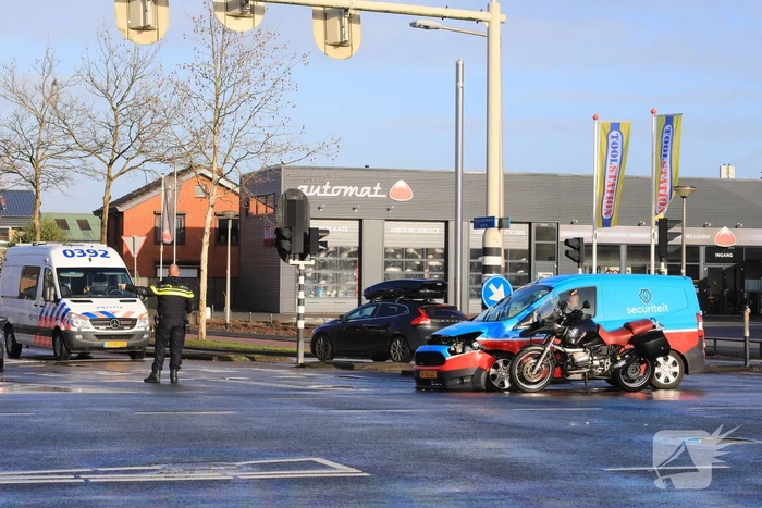 Motorrijder gewond na aanrijding met bestelbusje (Amersfoort)