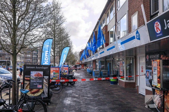Albert Heijn ontruimd na vreemde lucht