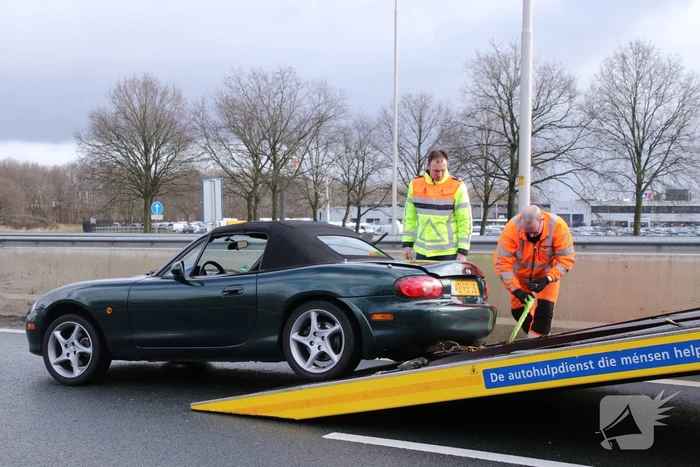 Opnieuw auto uit de bocht gevlogen op beruchte afrit