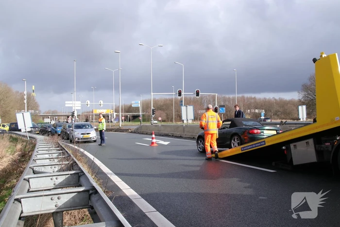 Opnieuw auto uit de bocht gevlogen op beruchte afrit