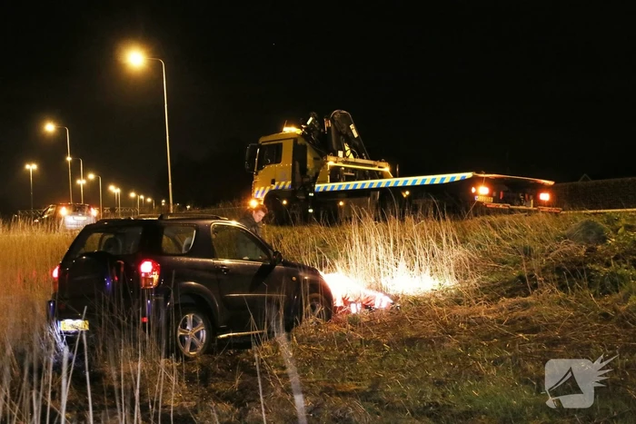 Auto raakt van de weg