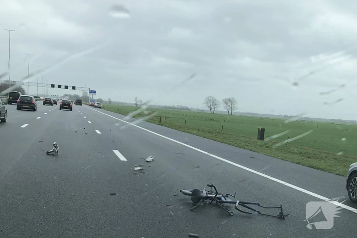 Automobilist verliest fiets op snelweg
