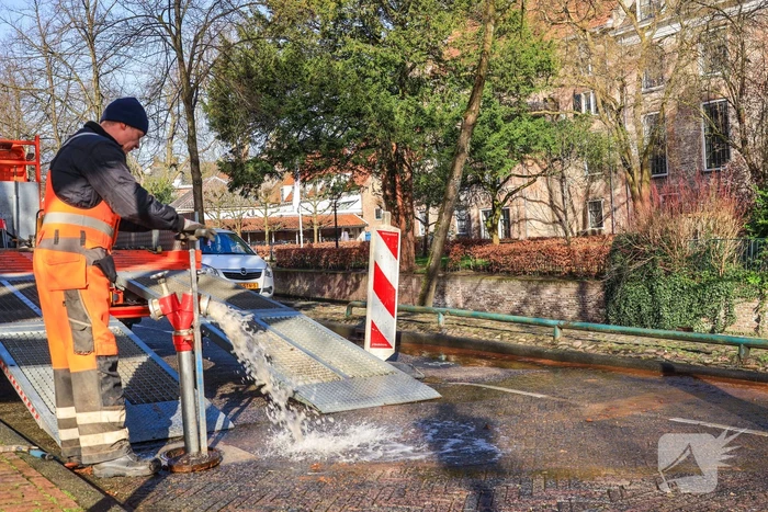 Straat afgesloten door lekkage in afsluiter