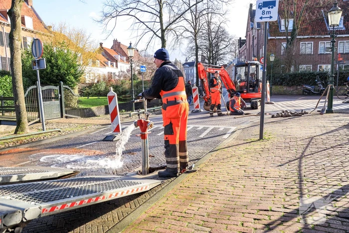 Straat afgesloten door lekkage in afsluiter