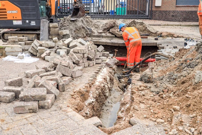Straat open door waterleidingbreuk