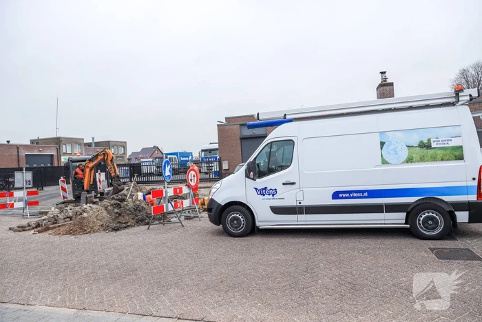 Straat open door waterleidingbreuk