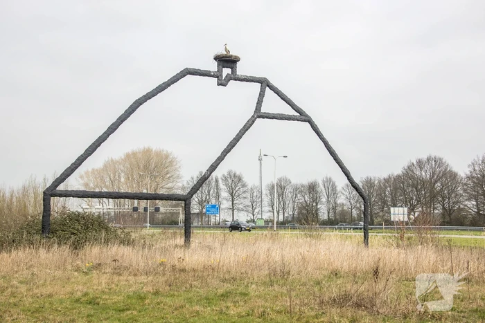 Ooiervaars werken weer aan uitbreiding op kunstwerk Uiverhoeve