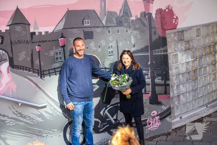 Grafittischildering door wethouder gepresenteerd