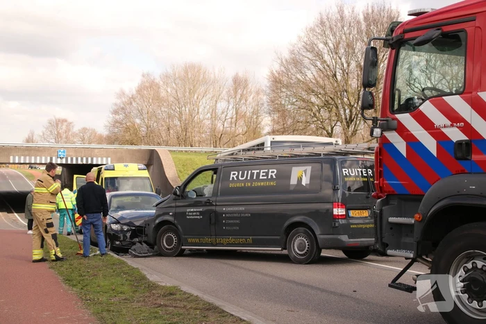 Vier voertuigen berokken bij aanrijding