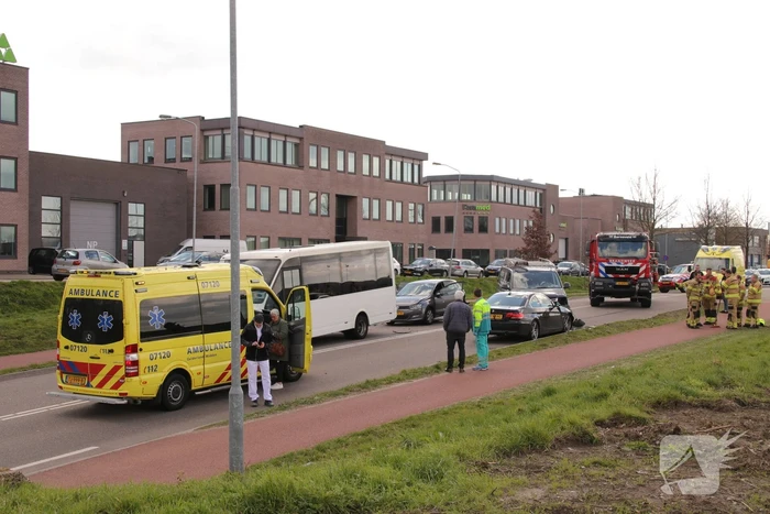 Vier voertuigen berokken bij aanrijding