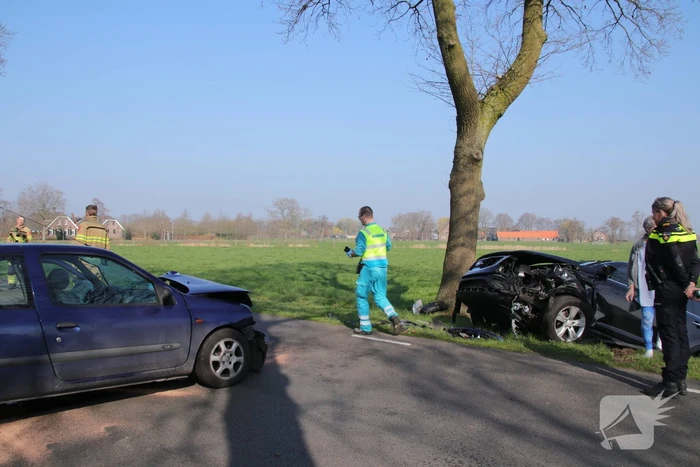 Persoon gewond bij frontale aanrijding, Hoevelakenseweg