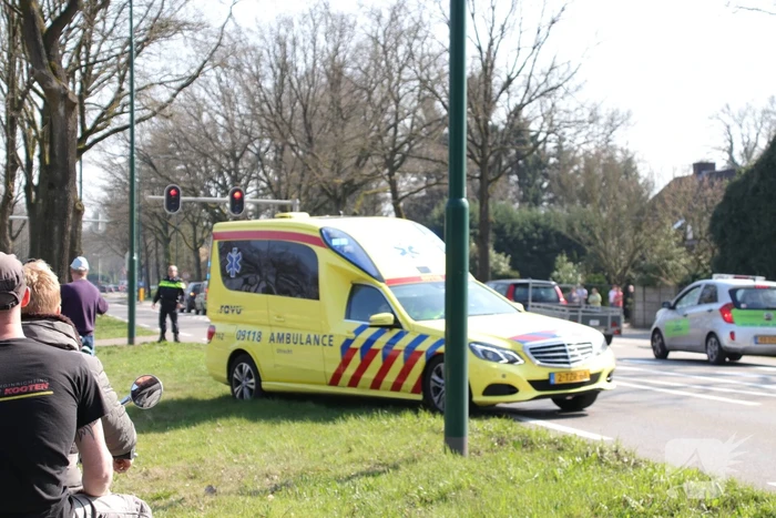 Persoon in kritieke toestand uit bos gehaald