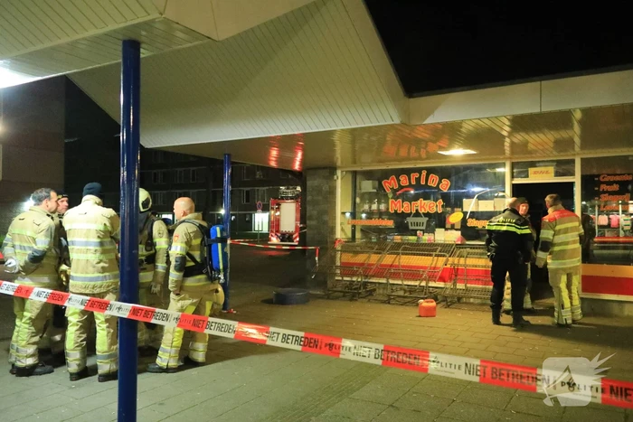 Drie aanhoudingen na poging brandstichting supermarkt, Operaplein
