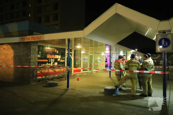 Drie aanhoudingen na poging brandstichting supermarkt, Operaplein