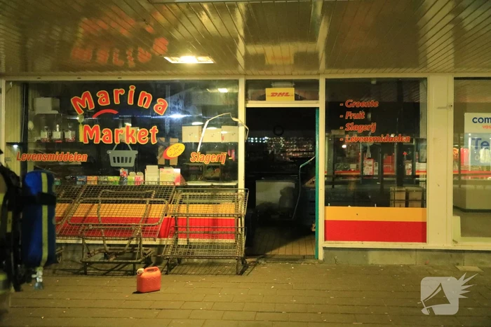 Drie aanhoudingen na poging brandstichting supermarkt, Operaplein