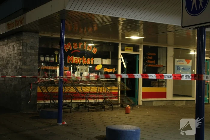 Drie aanhoudingen na poging brandstichting supermarkt, Operaplein