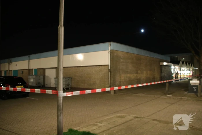 Drie aanhoudingen na poging brandstichting supermarkt, Operaplein