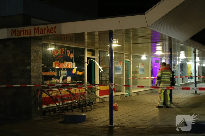 Drie aanhoudingen na poging brandstichting supermarkt, Operaplein