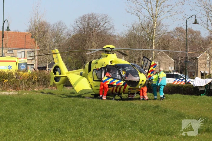 Fietser zwaargewond na botsing met aanhanger