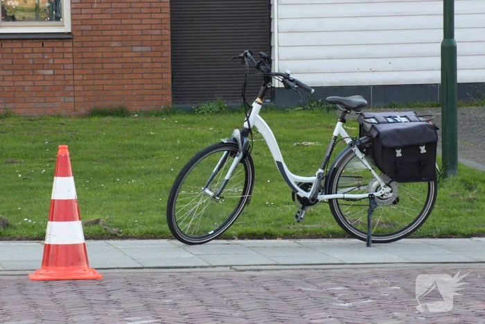 Fietser zwaargewond na botsing met aanhanger
