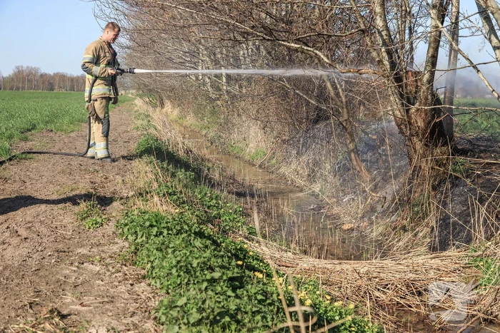 Jongeman gewond bij bermbrand