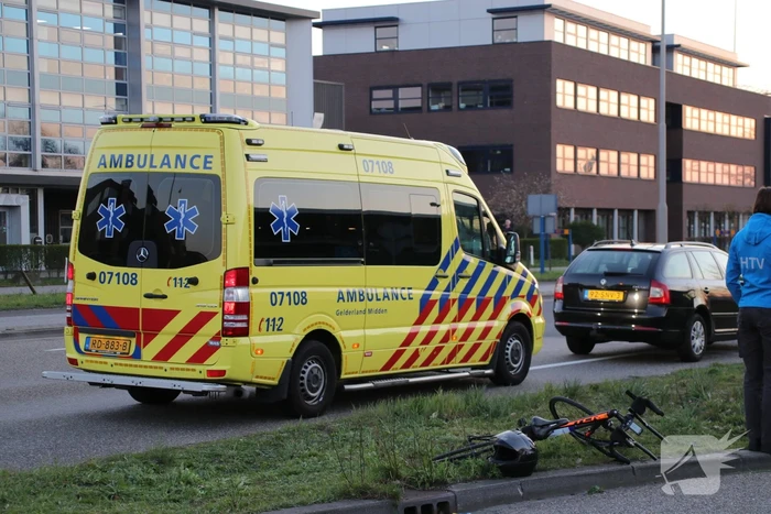 Wielrenner gewond bij botsing met bromscooter