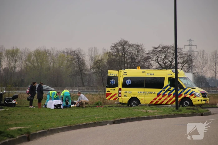 Scooterrijdster gelanceerd bij ongeval