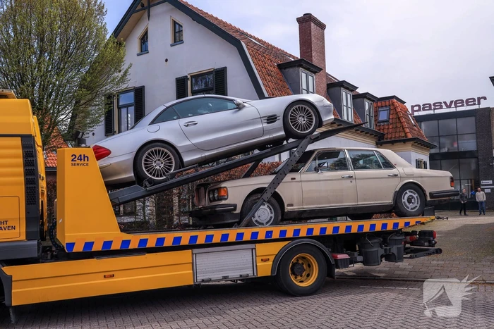 Arrestatie bij inval in woning; meerdere voertuigen in beslag genomen
