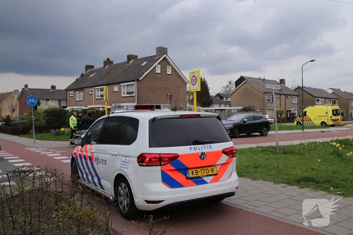 Automobilist ziet scootmobiel over het hoofd