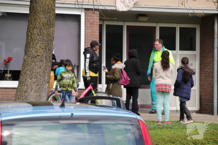 Tien flatwoningen kort ontruimd na brand in keuken