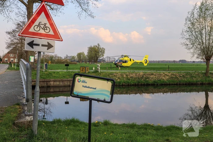 Fietsster zwaargewond bij aanrijding met auto