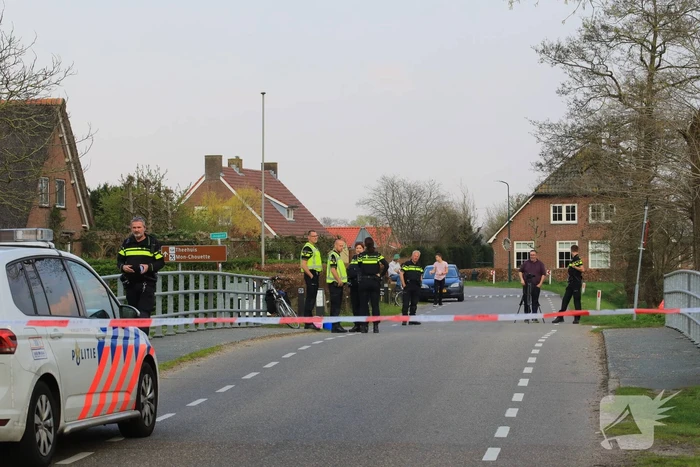 Fietsster zwaargewond bij aanrijding met auto