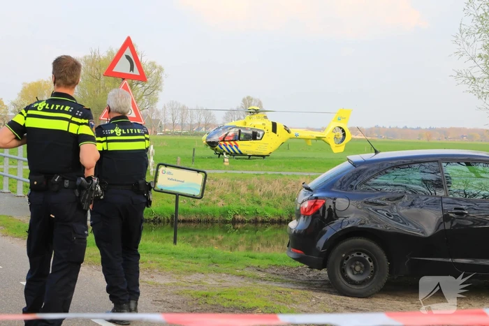 Fietsster zwaargewond bij aanrijding met auto