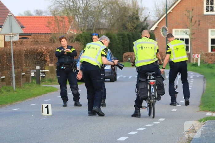 Fietsster zwaargewond bij aanrijding met auto