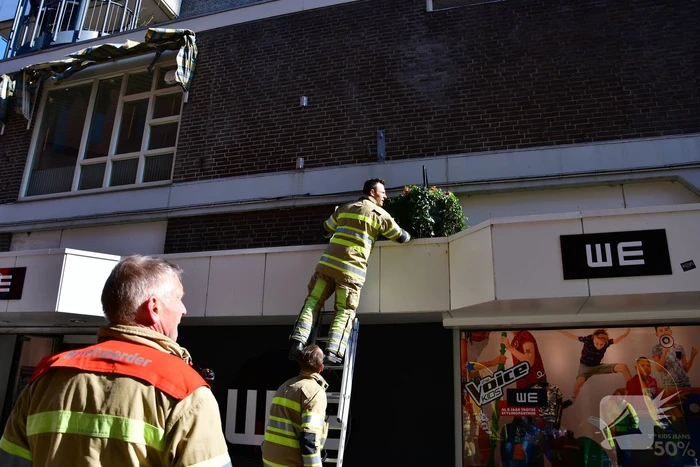 Poes ontkomt aan reddingspoging brandweer