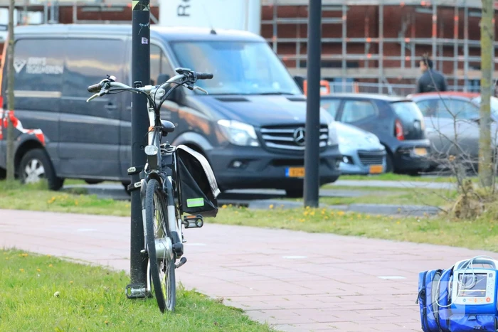 E-bikester gaat hard onderuit en raakt gewond