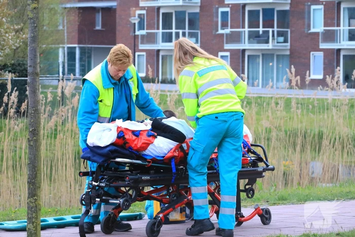 E-bikester gaat hard onderuit en raakt gewond