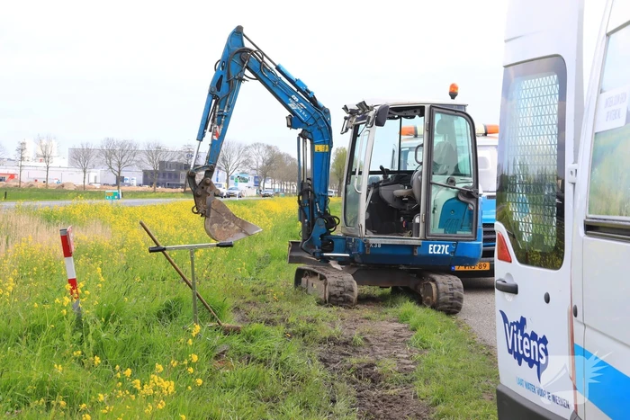 Brandkraan lek langs provinciale weg