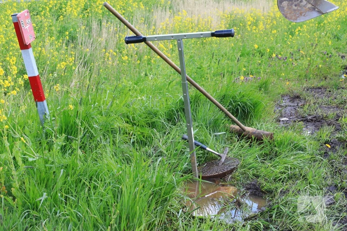 Brandkraan lek langs provinciale weg