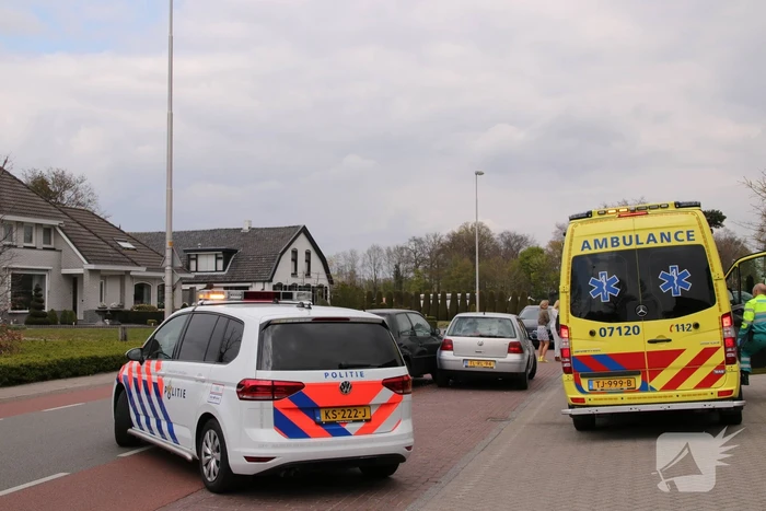 Auto botst op wegrijdende auto van parkeerplaats
