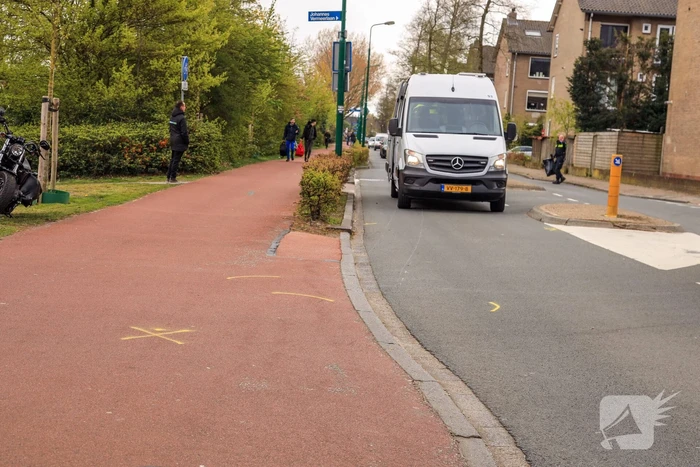 Motorrijder onderuit en raakt zwaargewond