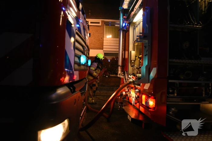 Hevige rookontwikkeling tijdens brand in dak