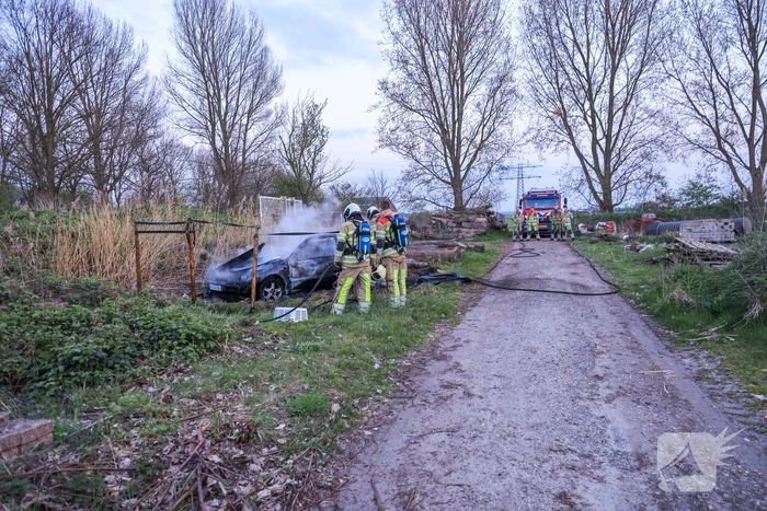 Voertuig verwoest door brand
