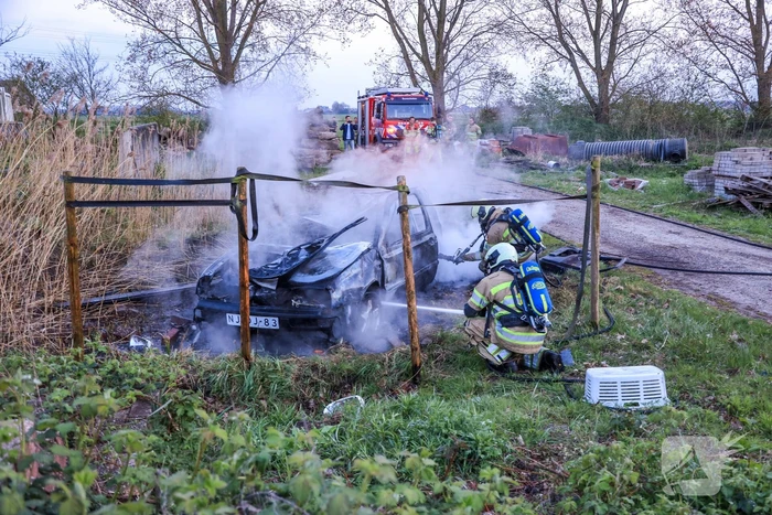 Voertuig verwoest door brand