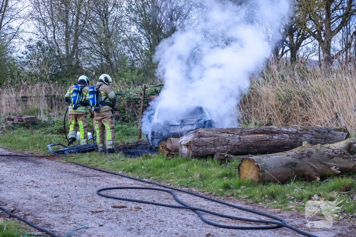 Voertuig verwoest door brand