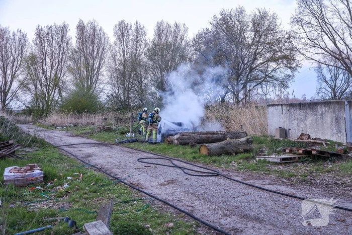 Voertuig verwoest door brand