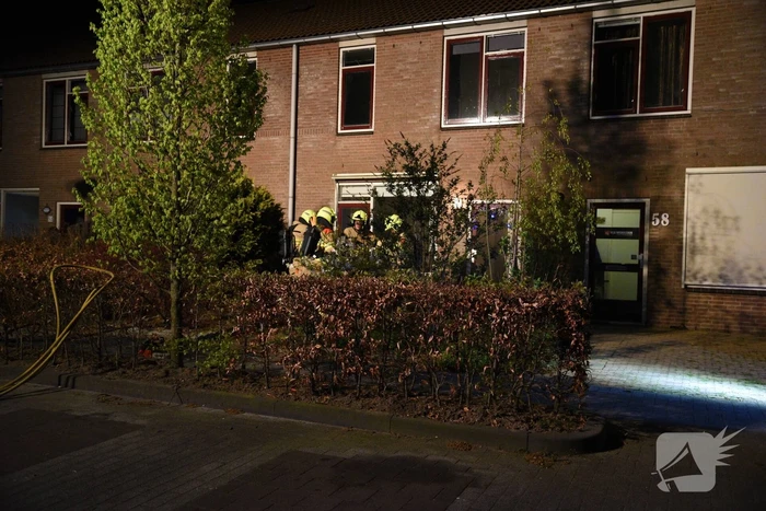 Woning vol rook door smeulende doeken