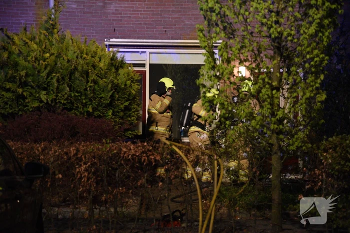 Woning vol rook door smeulende doeken
