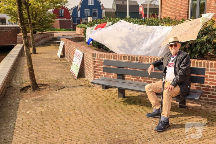 Demonstrant 'Bob' laat zich niet wegsturen