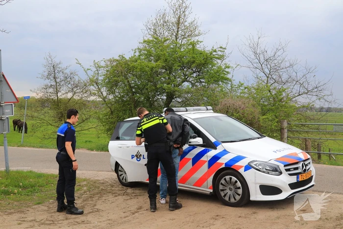Schennispleger uit stilstaande trein gehaald en gearresteerd